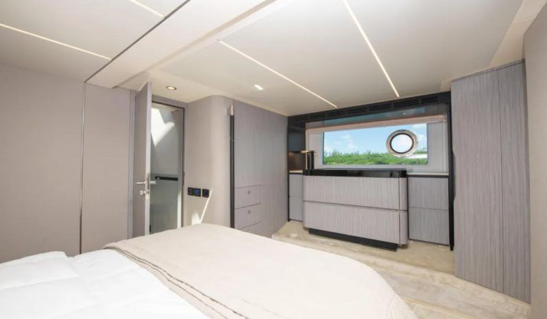 
								AZIMUT 66 full									