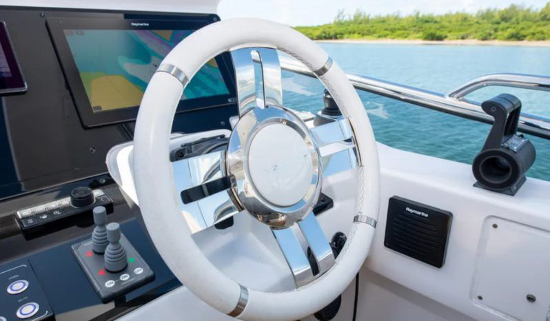 
								AZIMUT 66 full									