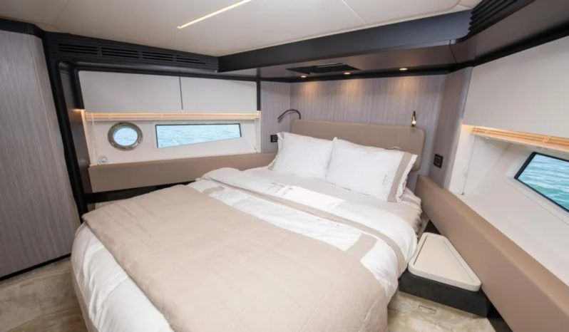 
								AZIMUT 66 full									