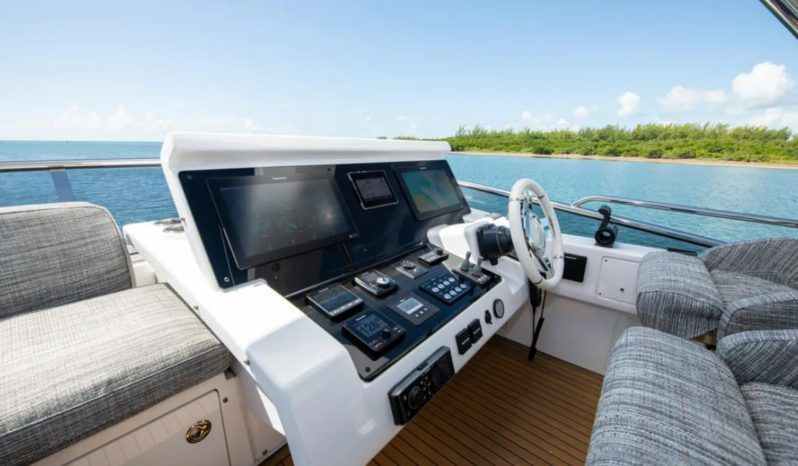 
								AZIMUT 66 full									