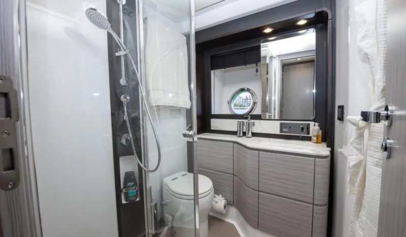 
								AZIMUT 66 full									