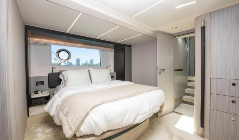 
								AZIMUT 66 full									