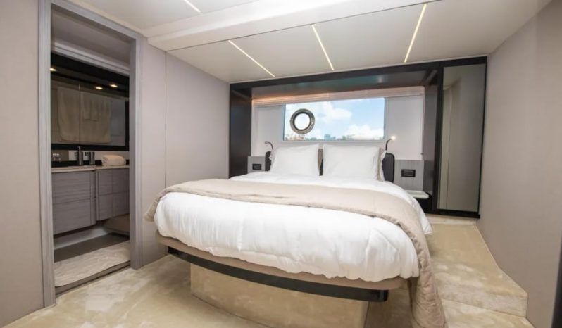 
								AZIMUT 66 full									
