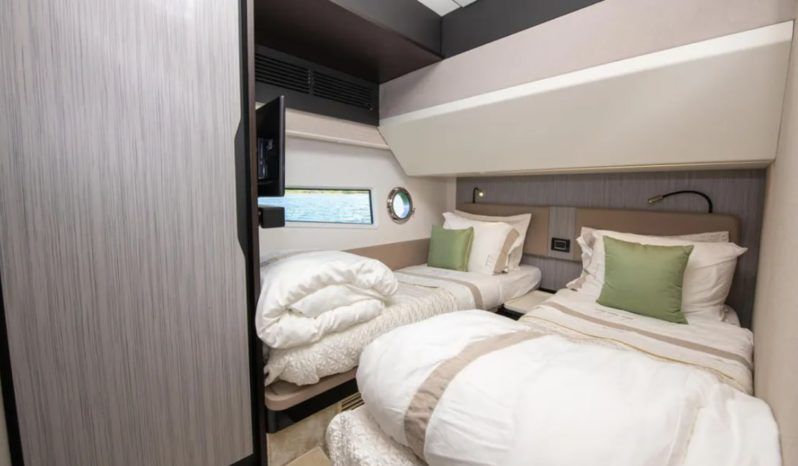 
								AZIMUT 66 full									