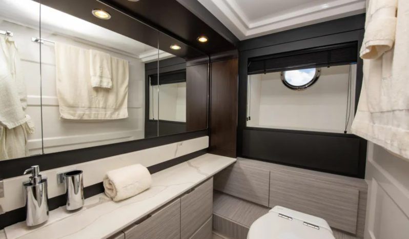 
								AZIMUT 66 full									