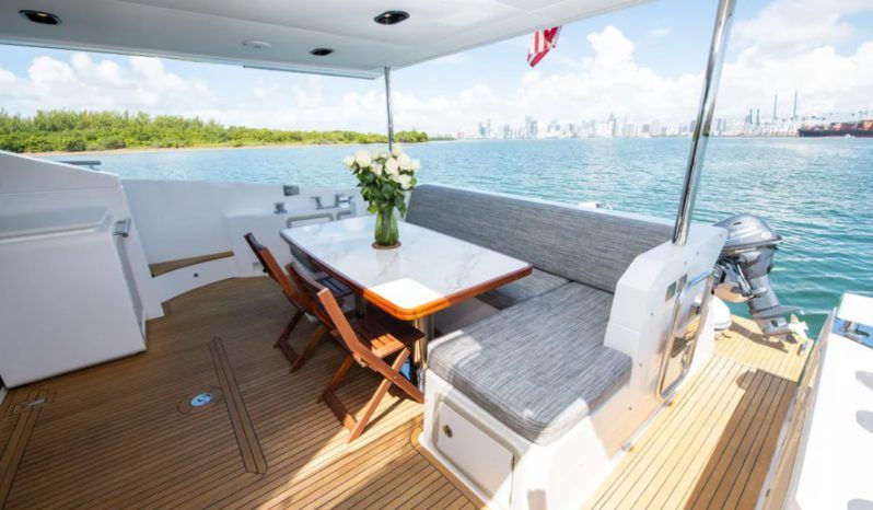 
								AZIMUT 66 full									