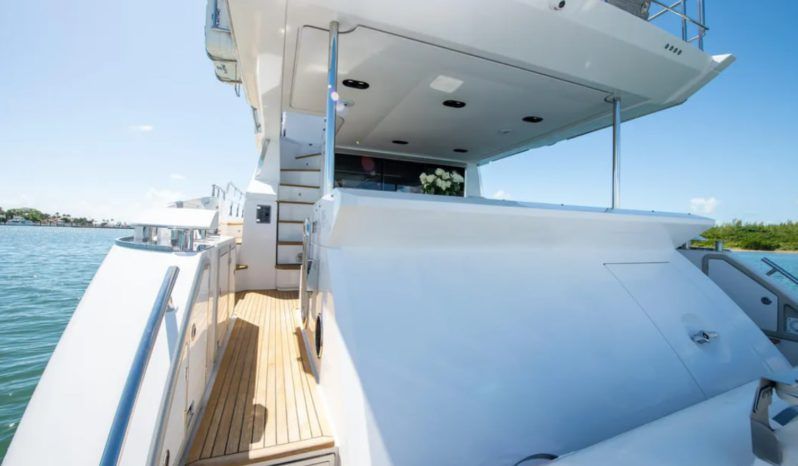 
								AZIMUT 66 full									