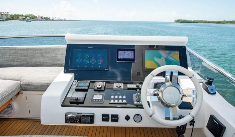 
								AZIMUT 66 full									