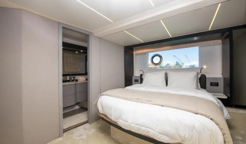 
								AZIMUT 66 full									
