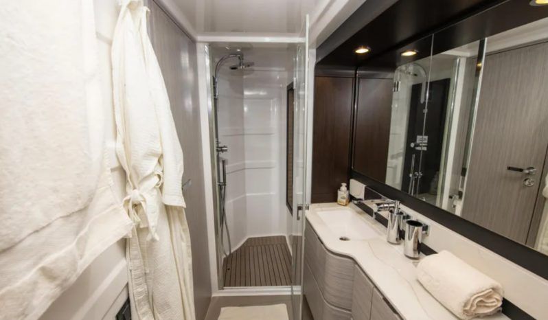 
								AZIMUT 66 full									