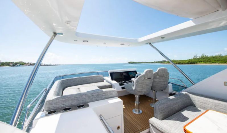 
								AZIMUT 66 full									