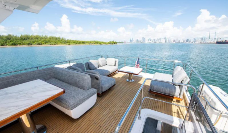 
								AZIMUT 66 full									