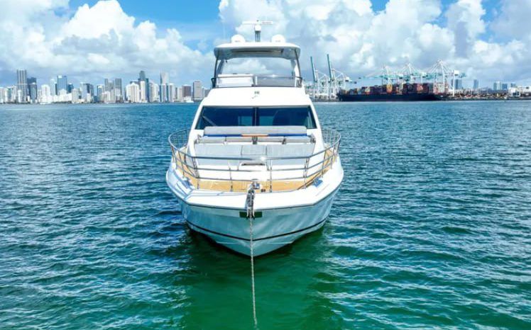 
								AZIMUT 66 full									