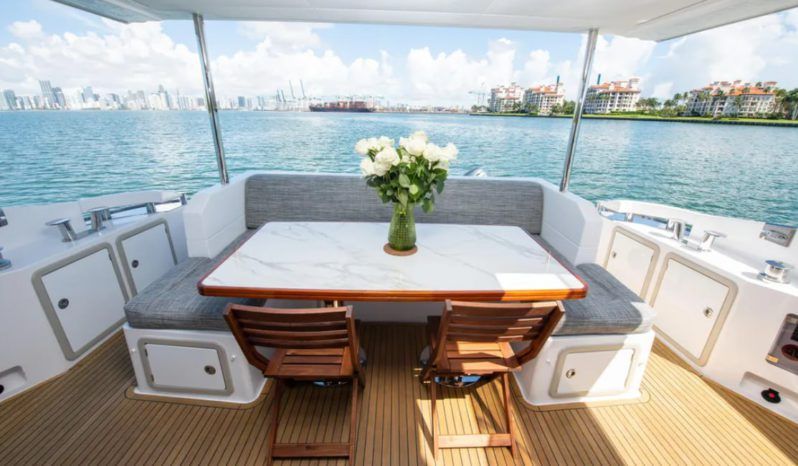
								AZIMUT 66 full									