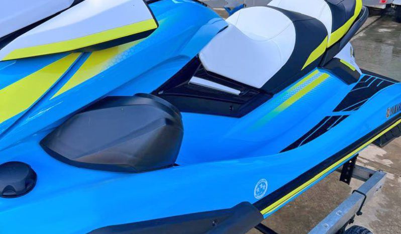 
								MOTO YAMAHA FX CRUISER full									