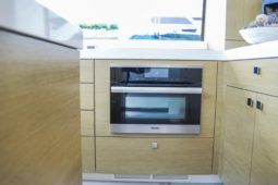
										HATTERAS M 75 full									