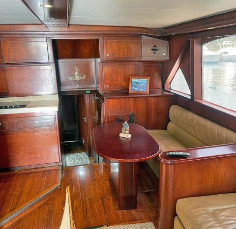 
								HATTERAS CONVERTIBLE 53 full									
