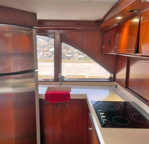 
								HATTERAS CONVERTIBLE 53 full									