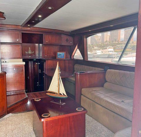 
								HATTERAS CONVERTIBLE 53 full									