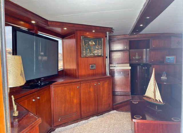 
								HATTERAS CONVERTIBLE 53 full									