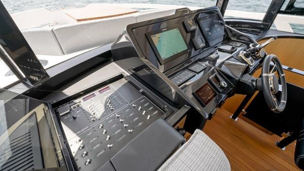 OKEAN 52 full