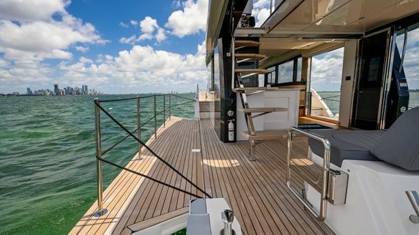 OKEAN 52 full