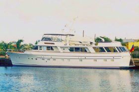 BURGER HOUSEBOAT 82