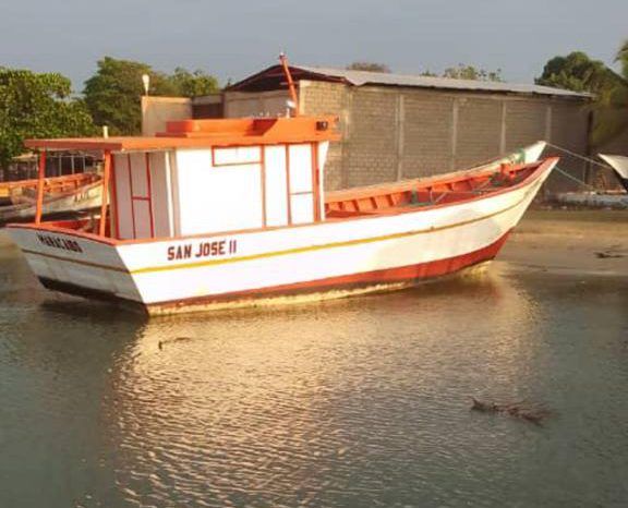 
								BARCO DE MADERA ENFIBRADA 14.75MTRS full									