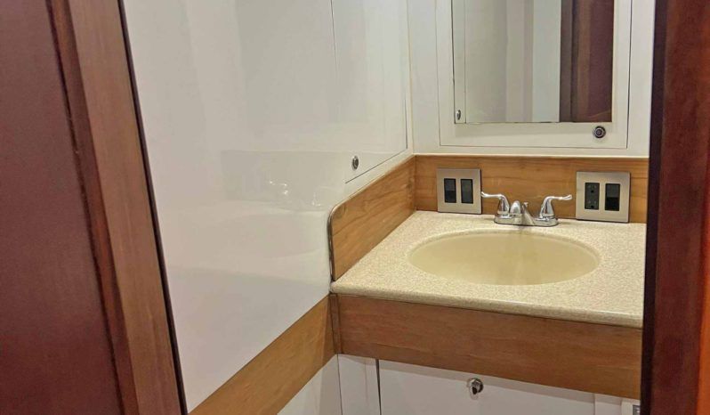 
								HATTERAS CONVERTIBLE 55 full									