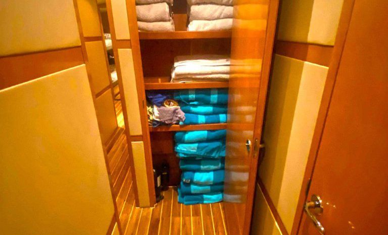 
								HATTERAS CONVERTIBLE 60 full									