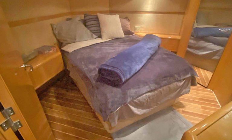 
								HATTERAS CONVERTIBLE 60 full									