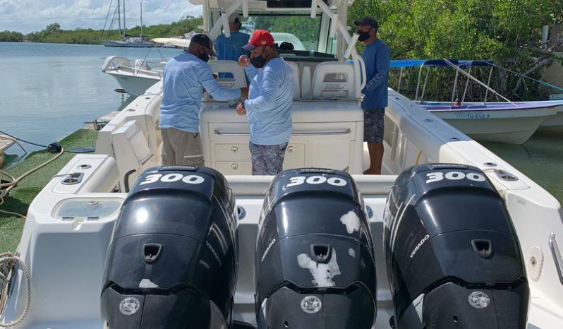 
								BOSTON WHALER 37 full									