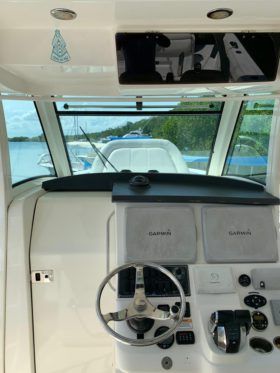 BOSTON WHALER 37