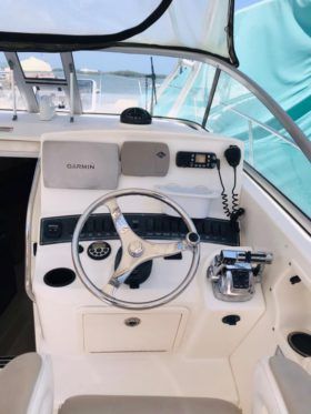 BOSTON WHALER CONQUEST 28