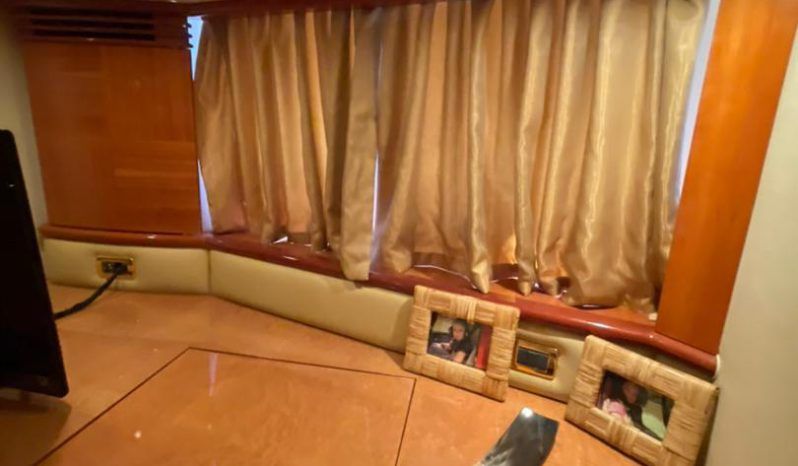 
								AZIMUT 62 full									