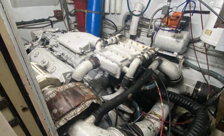 
								HATTERAS MY 53 full									
