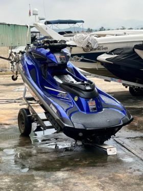 MOTO YAMAHA FZR