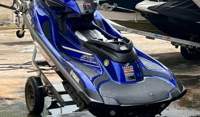 
								MOTO YAMAHA FZR full									