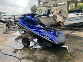 MOTO YAMAHA FZR
