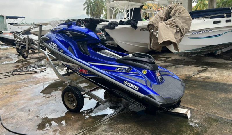 
								MOTO YAMAHA FZR full									