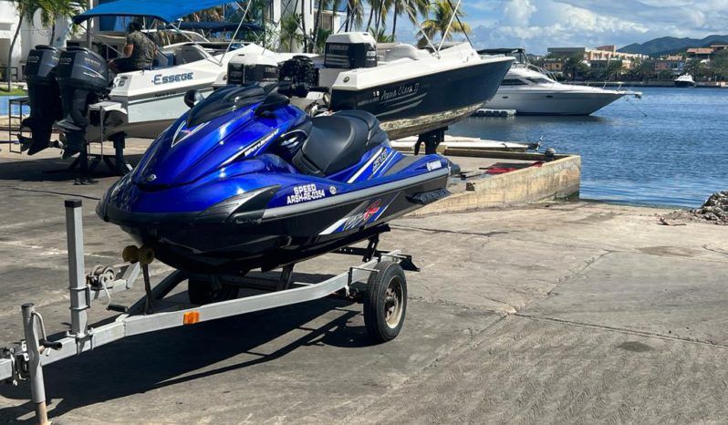 
								MOTO YAMAHA FZR full									