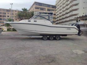 BOSTON WHALER 30.5