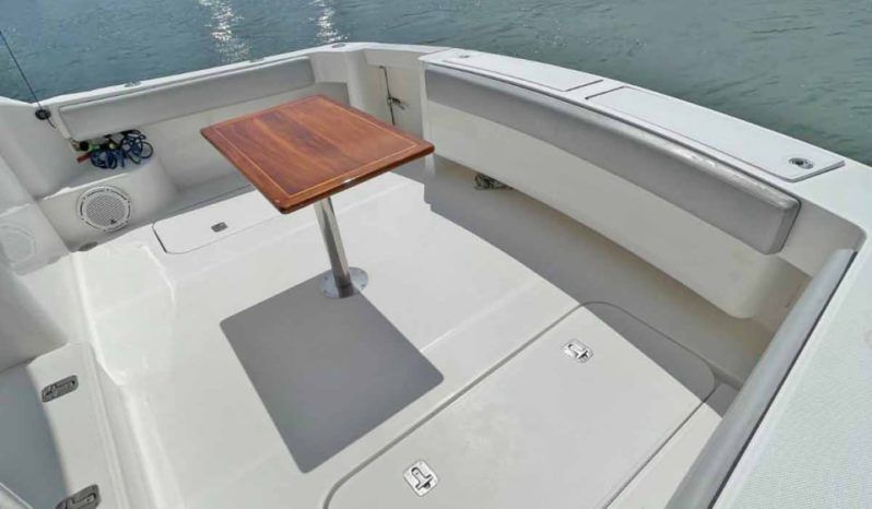 
								LUHRS 41 full									