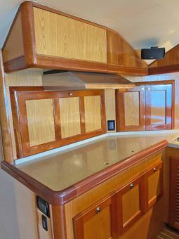 
										LUHRS 41 full									