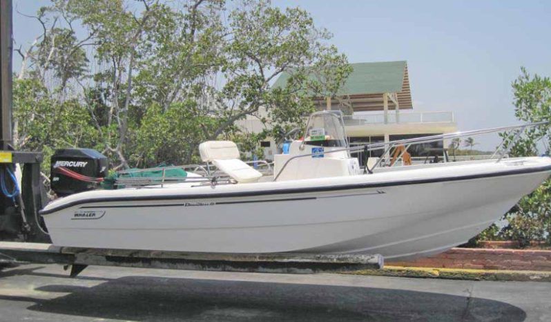
								BOSTON WHALER DAUNTLESS 180 18.5 full									
