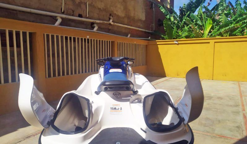 
								MOTO YAMAHA WAVE RUNNER full									