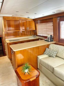 
										HATTERAS CONVERTIBLE 50 full									
