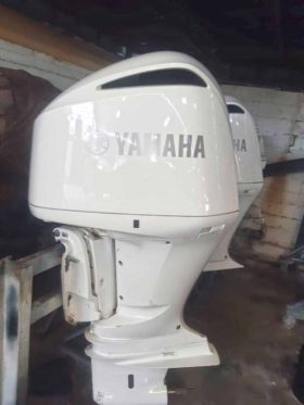 PAREJA YAMAHA FOUR STROKE 300HP