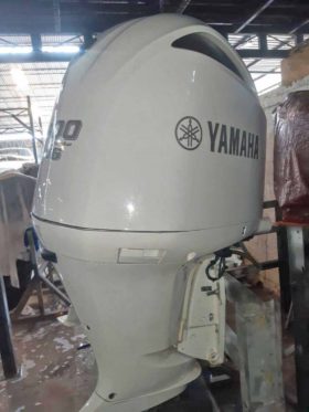 PAREJA YAMAHA FOUR STROKE 300HP