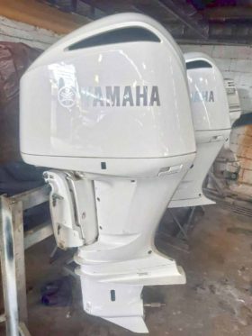 PAREJA YAMAHA FOUR STROKE 300HP